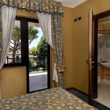 Otel Park Blanc Et Noir